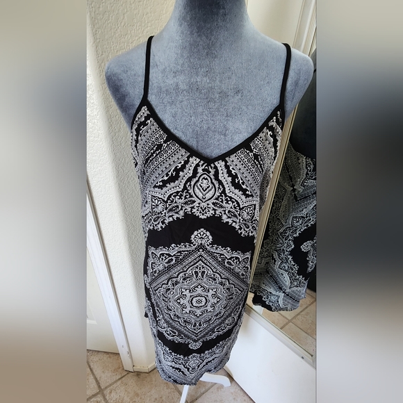 BeBop Dresses & Skirts - Bebop flowy dress